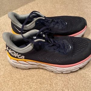 Hoka one one Clifton 7 size 6 Women’s
